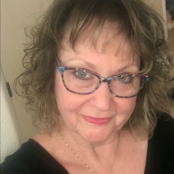 Meet your Posher, Sandra - Picture 1 of 1